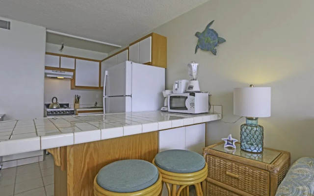 Valley Isle #806 Studio Bedroom Condo by RedAwning