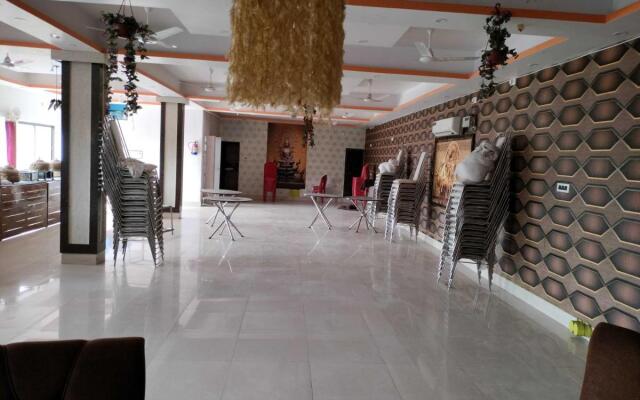 OYO 90712 Hotel Rajkiran Palace Deoria