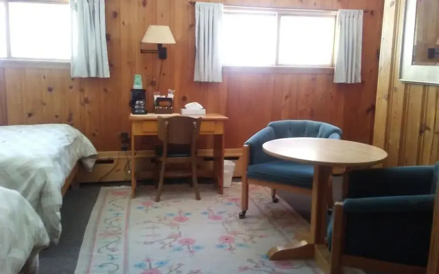 Riverside Lodge & Retreat