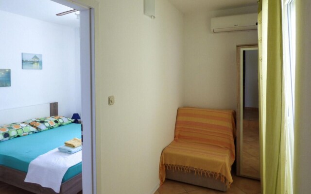 Awesome Home in Mimice With 3 Bedrooms, Jacuzzi and Wifi