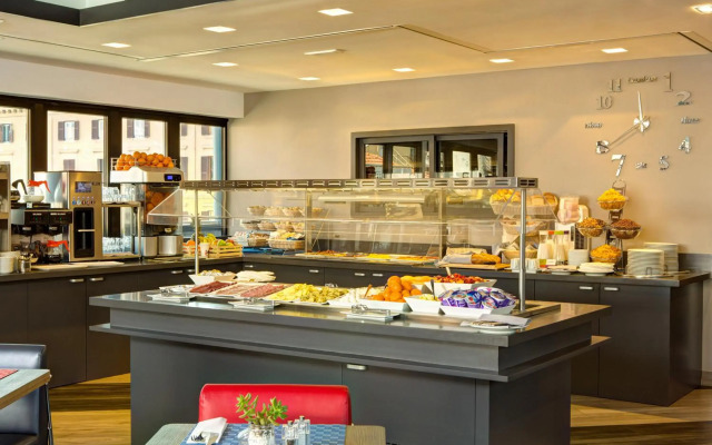 iQ Hotel Roma