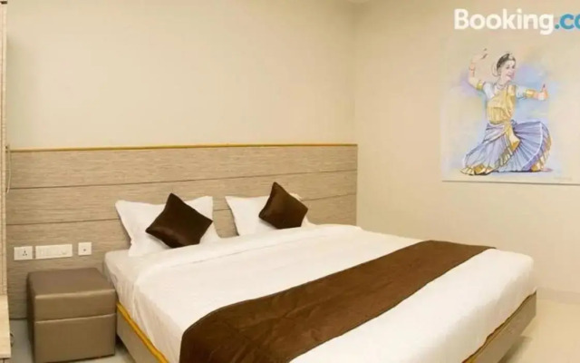 Sri Aadhish Grand Hotel