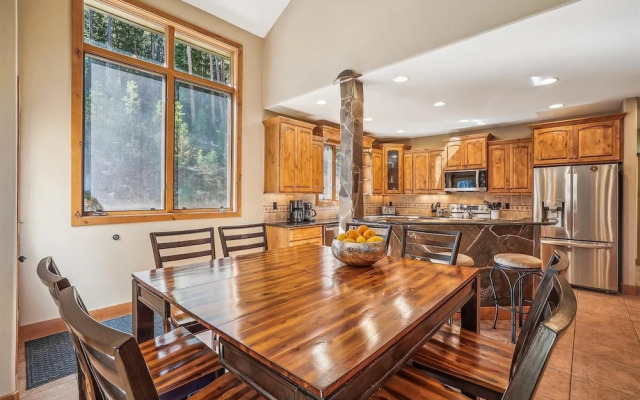 High Point Lodge 5 Bedroom Home by RedAwning