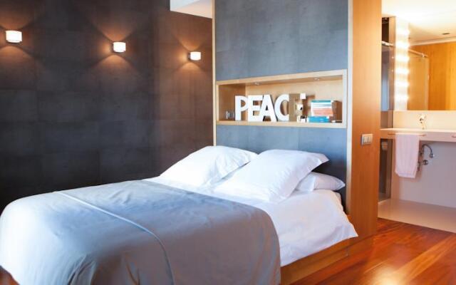 Chicroombarcelona Monumental Views