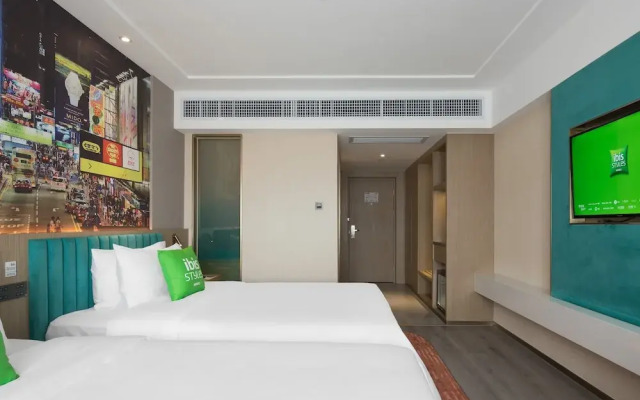 Kaigaosi Hotel (Guangzhou Railway Station Subway Station Baima Clothing City)