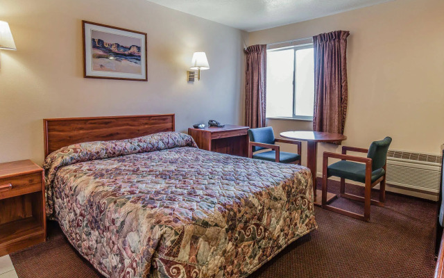 Quality Inn & Suites Salina National Forest Area