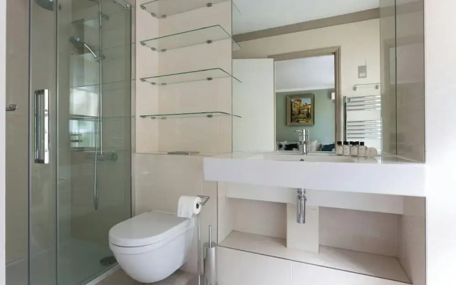 Somerset Square by Onefinestay