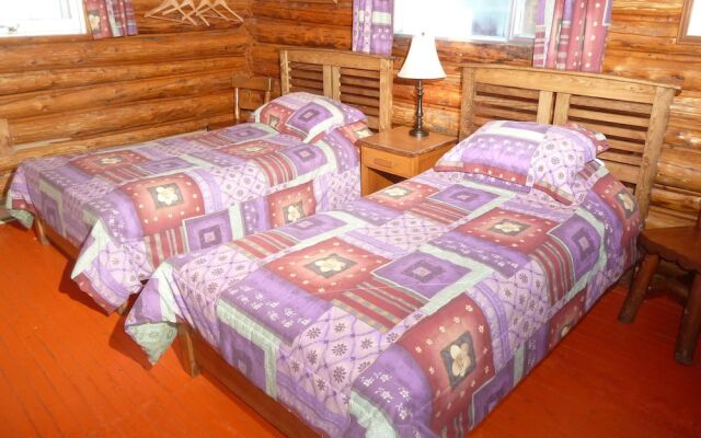 Kan-à-Mouche Pourvoirie Auberge et Chalets