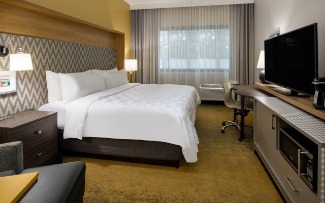 Holiday Inn Long Island-Islip Arpt East by IHG