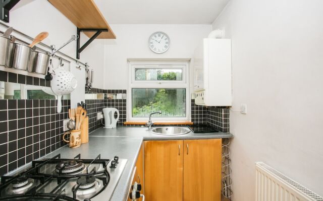 1 Bedroom Flat In Wimbledon With Garden