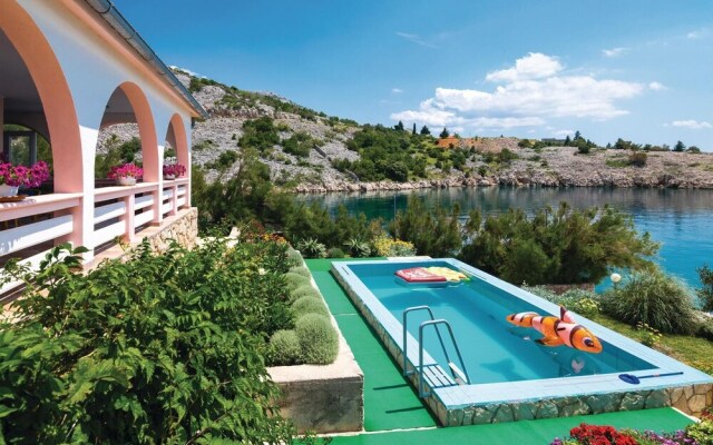 Stunning Apartment in Lukovo Sugarje With 3 Bedrooms, Wifi and Outdoor Swimming Pool