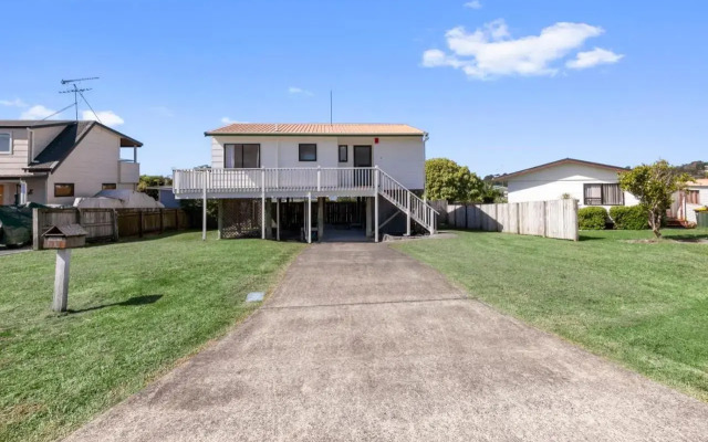 Snells Seaside Bach - Snells Beach Holiday Home