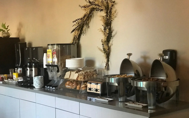 GreenTree Inn & Suites Alhambra