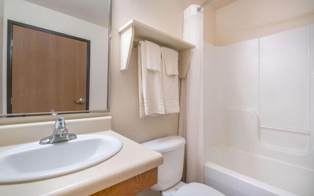 Days Inn & Suites by Wyndham Rochester Mayo Clinic South