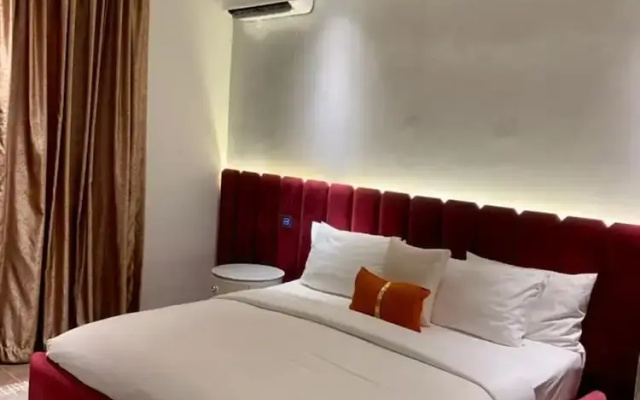 Sujimoto Residences - The AVEs