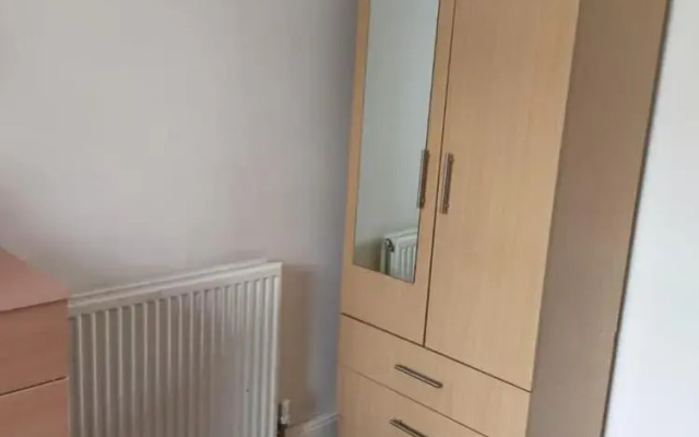 Paradise Apartment- Female Only