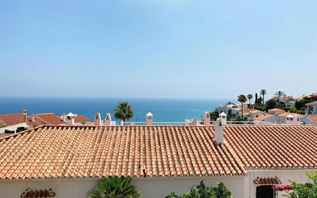 Wonderful house just above the Sea