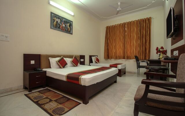 OYO 16382 Hotel Sinjara