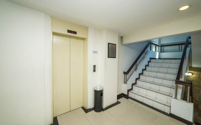 Airy Ratu Indah Ratulangi 17 Makassar