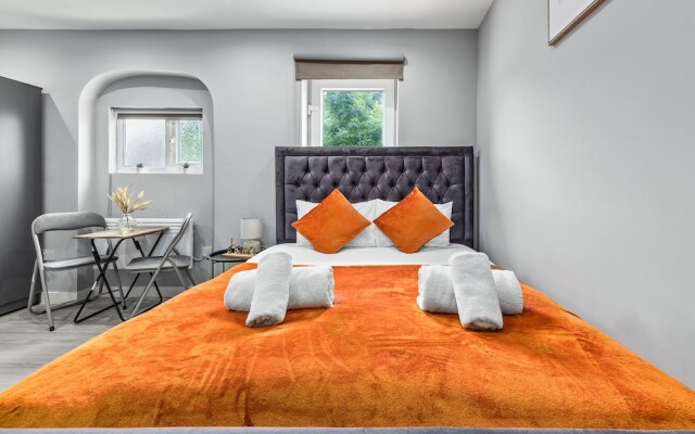 Cozy Ensuite Room In Feltham Hearthrow London Tw13