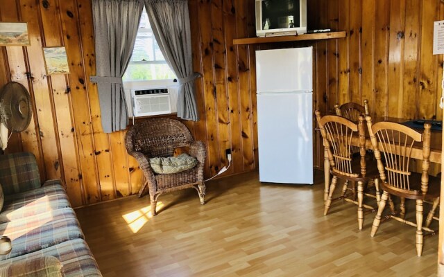 Green Gables Bungalow Court