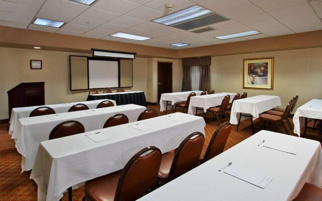 Hampton Inn & Suites Newtown