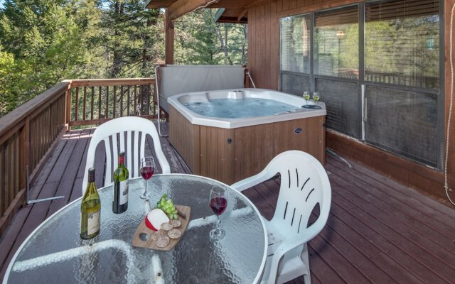 Rocky Top Cabin - Two Bedroom Cabin