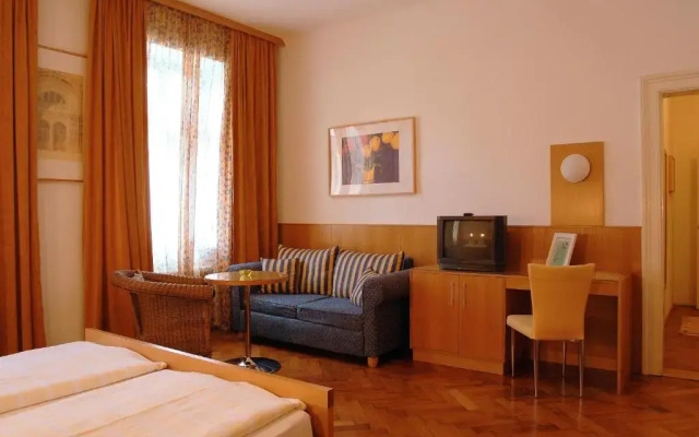 Madar Café Central Melk