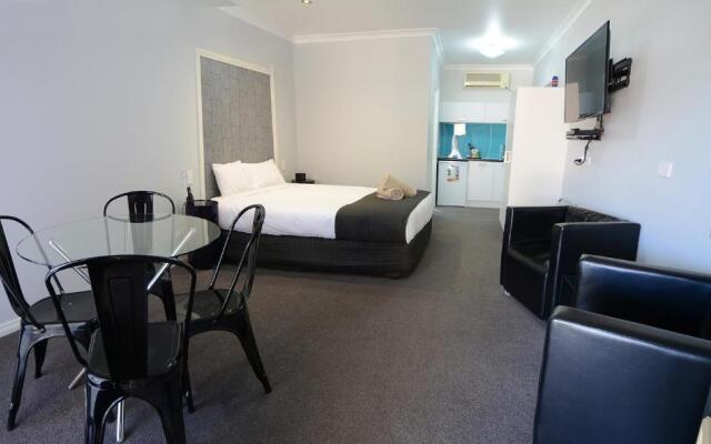 Golden Reef Motor Inn