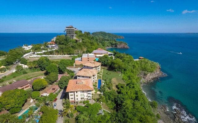 Amazing Ocean Views From This Nicely Equipped Condo