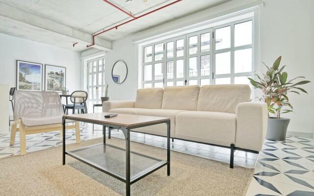 w Spectacular 2BR in Plaza Herrera