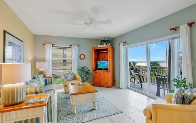 Bungalow-style Beachfront Condo With Pool