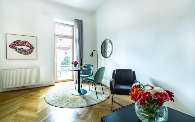 Apartment With Terrace King Bed in Krems Stadt