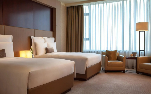 Renaissance Tianjin Lakeview Hotel
