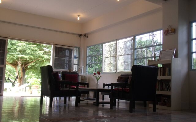 Albatross Guesthouse @ Thungwualaen Beach