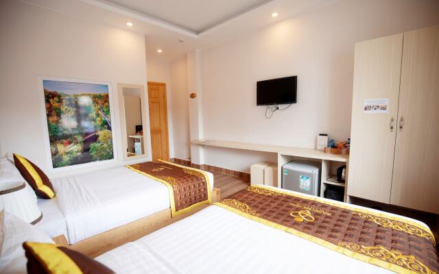 Golden Bee Hotel