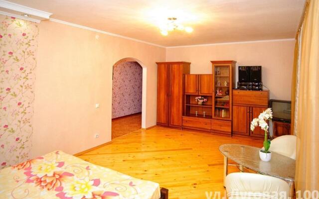 Apartment Lugovaya 100, rjadom k-ka Paramonova, Transneft', Jugtransgaz