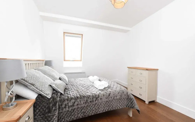 Modern & Spacious 2 Bed Apartment at Clapham Junction