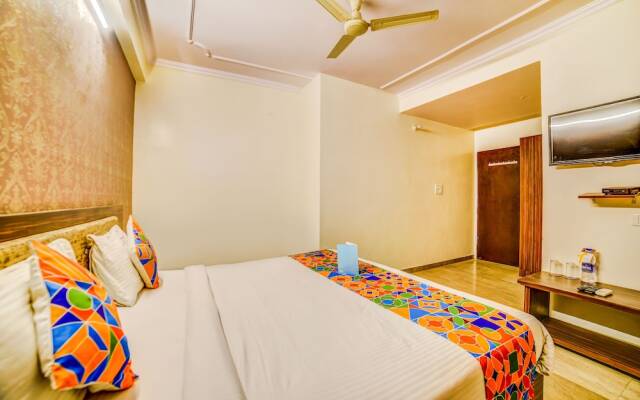 OYO 9596 Hotel Radha Nikunj Residency