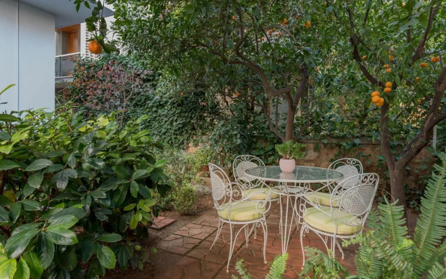 Vintage-style Garden Apartment