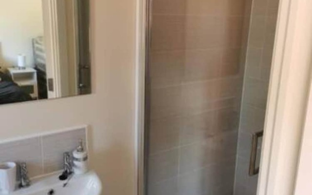 Entire 3 Bedroom House Manchester Free Parking