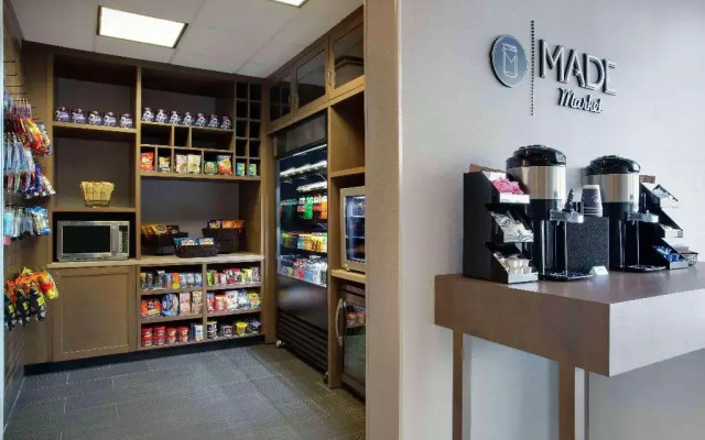 DoubleTree by Hilton Chicago Midway Airport