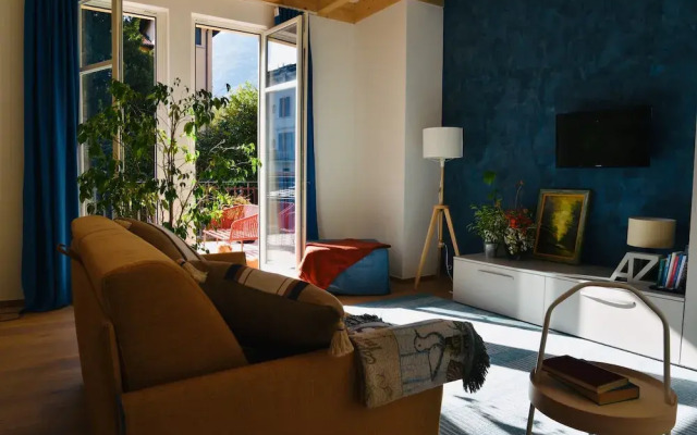Nine Rooms Apartment