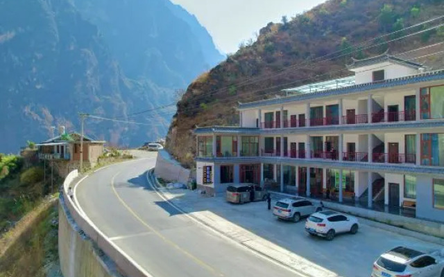 Shangri-La Tiger Leaping Gorge Taoyuan Inn