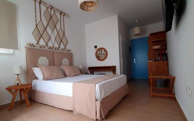Sarakiniko Rooms