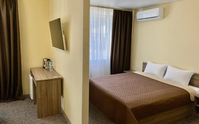 Yavir Hotel