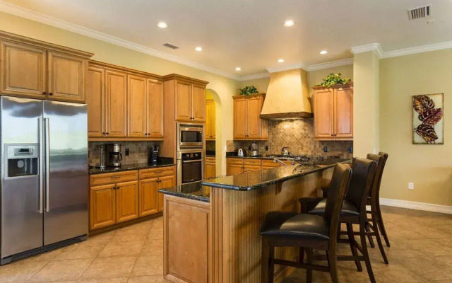 Panoramic Golf Course Views 5 Br home by RedAwning