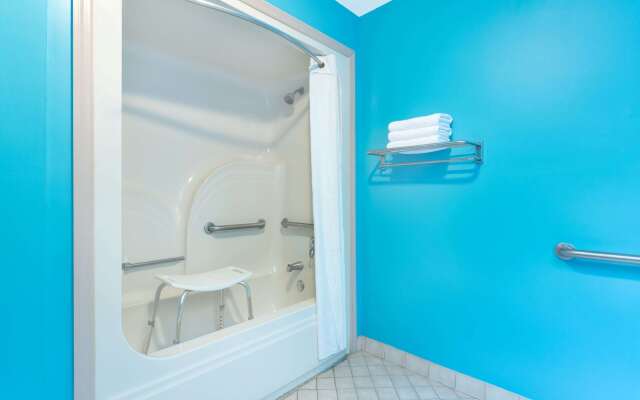 Super 8 by Wyndham Brunswick South/I-95