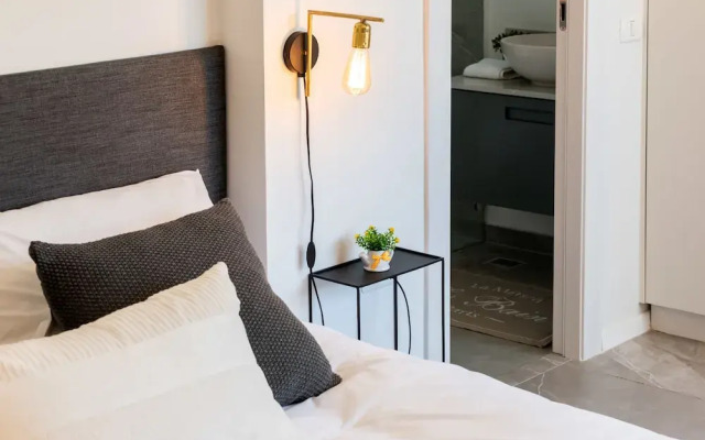 Stylish Apartment with Cozy Vibes by Sea N Rent