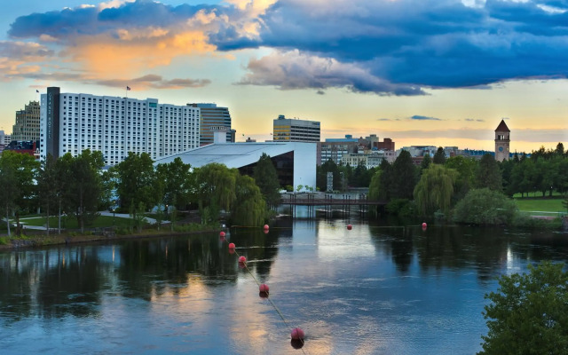 Oxford Suites Downtown Spokane